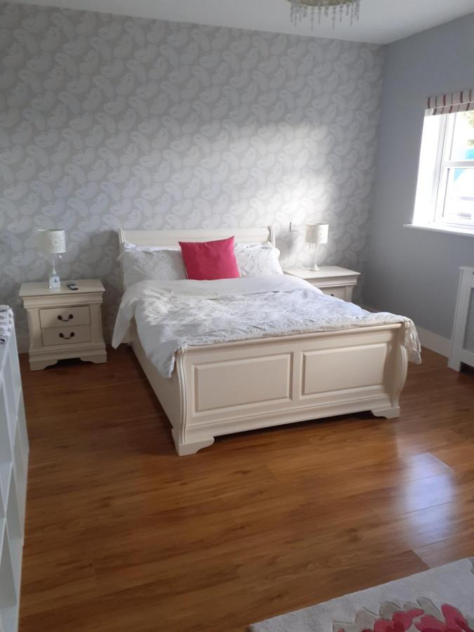 Private Room In Superb House Bed 1 Nobber Buitenkant foto