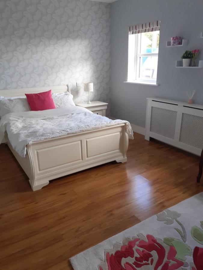 Private Room In Superb House Bed 1 Nobber Buitenkant foto