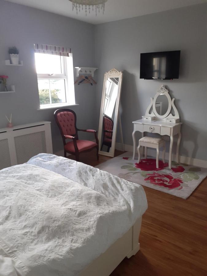 Private Room In Superb House Bed 1 Nobber Buitenkant foto