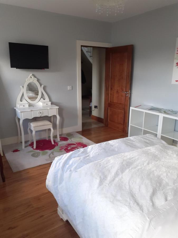 Private Room In Superb House Bed 1 Nobber Buitenkant foto