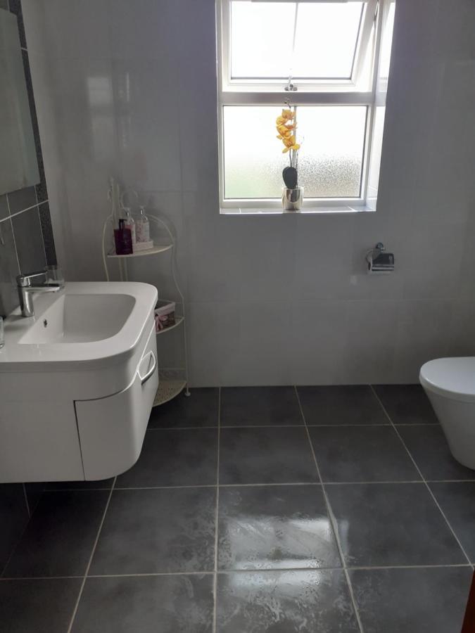 Private Room In Superb House Bed 1 Nobber Buitenkant foto